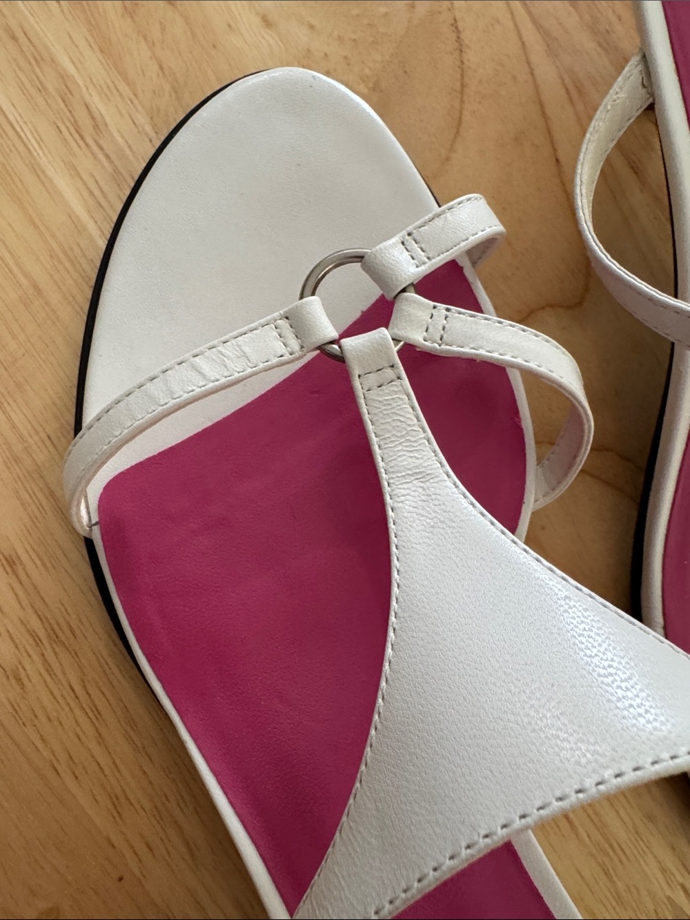 NWT Enzo Angiolini White Leather Thong Sandals with Pink Insole - Picture 3 of 3